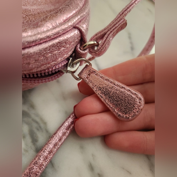 No Boundaries circle crossbody in blush - Picture 7 of 8